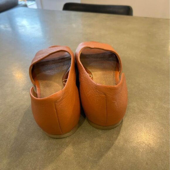 ANTHROPOLOGIE leather flats. Cognac. Womans size 8. - Picture 4 of 11